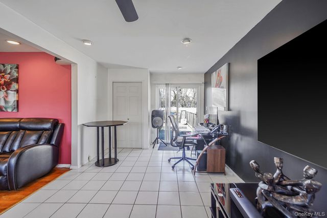 8 Sunset Avenue, Wheatley Heights, NY 11798