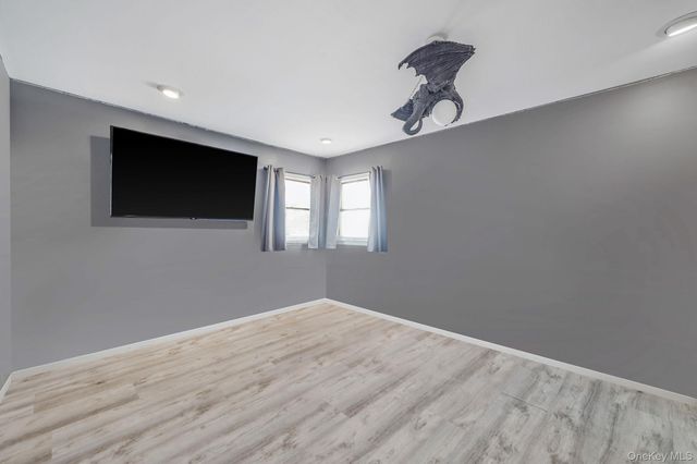 8 Sunset Avenue, Wheatley Heights, NY 11798