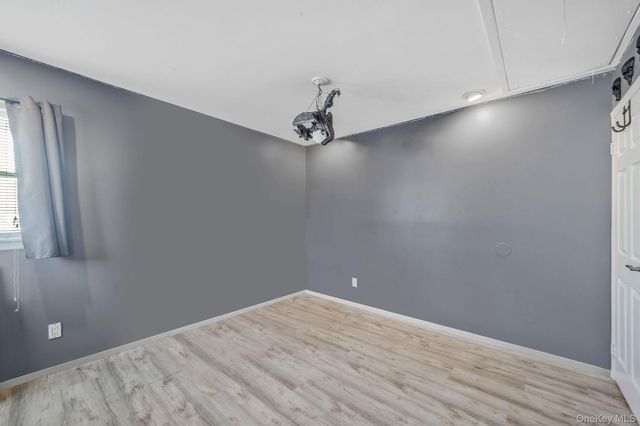 8 Sunset Avenue, Wheatley Heights, NY 11798