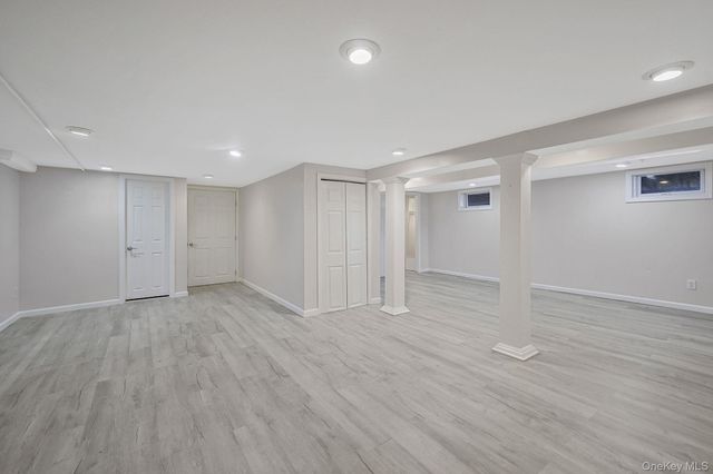 8 Sunset Avenue, Wheatley Heights, NY 11798