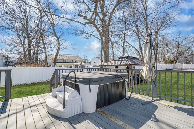 8 Sunset Avenue, Wheatley Heights, NY 11798