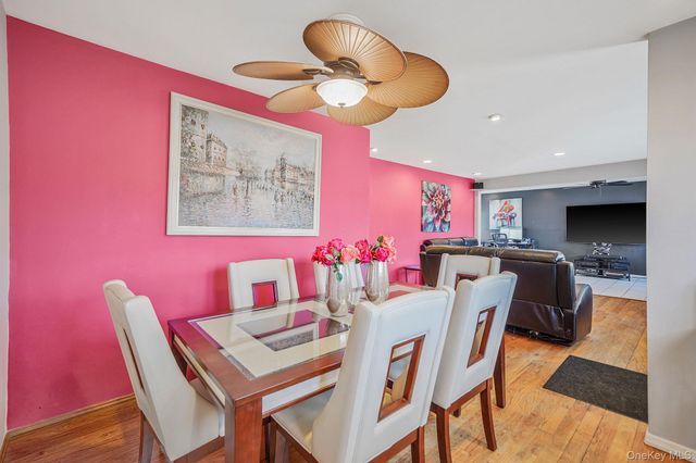 8 Sunset Avenue, Wheatley Heights, NY 11798