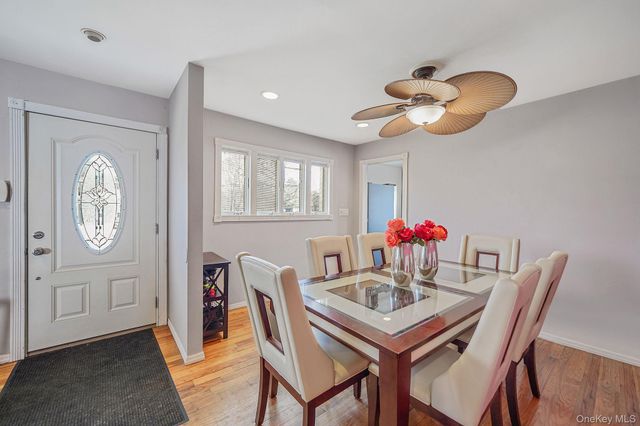 8 Sunset Avenue, Wheatley Heights, NY 11798