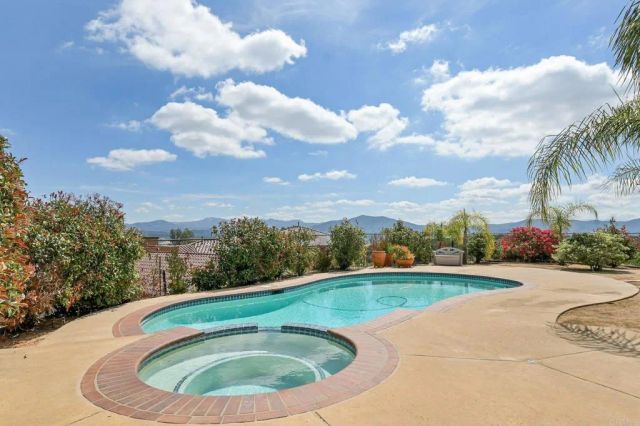 164 Dawn View Way, El Cajon, CA 92021