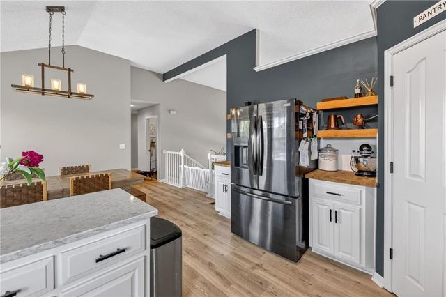 8712 N ROBINHOOD Avenue, Kansas City, MO 64154