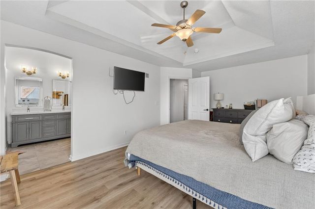 8712 N ROBINHOOD Avenue, Kansas City, MO 64154
