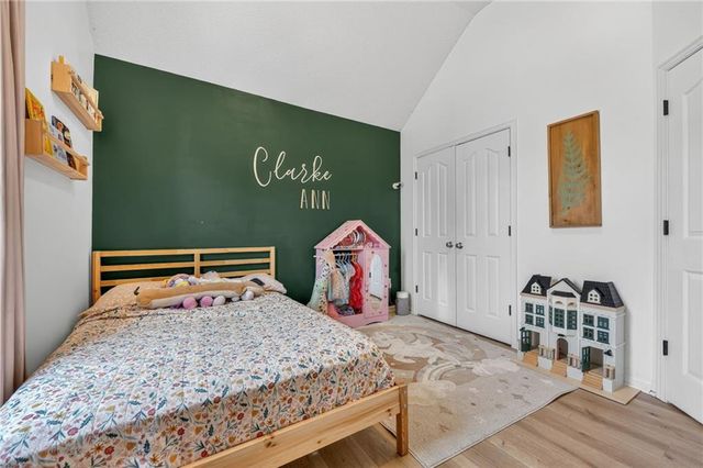 8712 N ROBINHOOD Avenue, Kansas City, MO 64154