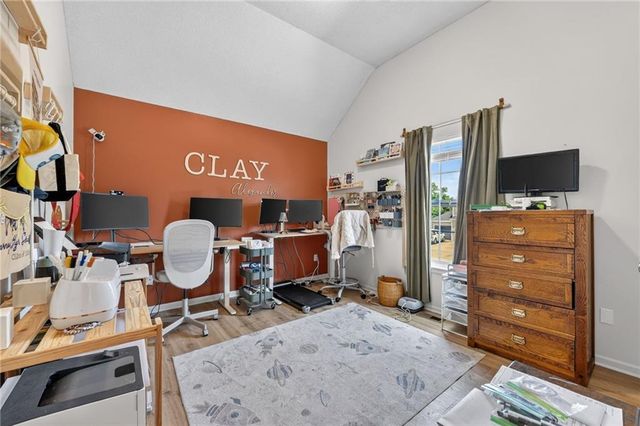 8712 N ROBINHOOD Avenue, Kansas City, MO 64154
