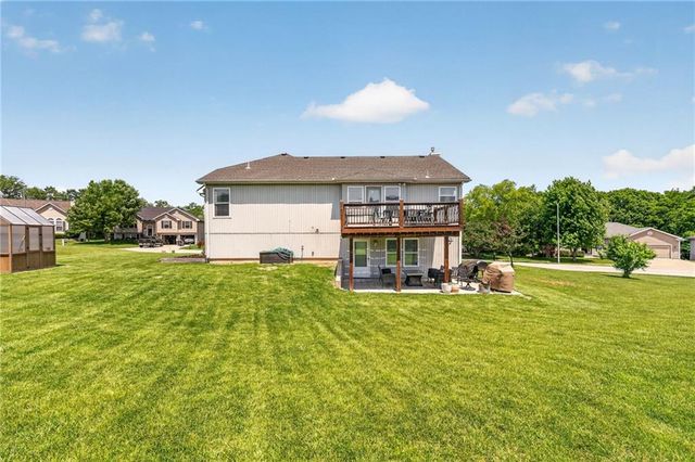 8712 N ROBINHOOD Avenue, Kansas City, MO 64154