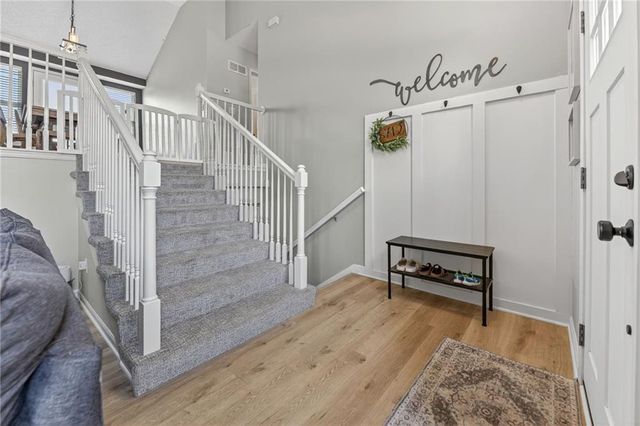 8712 N ROBINHOOD Avenue, Kansas City, MO 64154