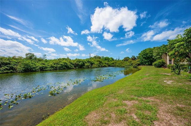 2608 HIDDEN LAKE DRIVE N C, Sarasota, FL 34237