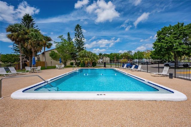 2608 HIDDEN LAKE DRIVE N C, Sarasota, FL 34237