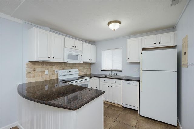 2608 HIDDEN LAKE DRIVE N C, Sarasota, FL 34237