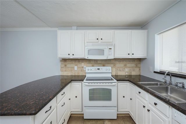 2608 HIDDEN LAKE DRIVE N C, Sarasota, FL 34237