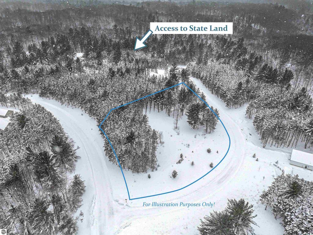 Image 5 of property listing at 11055 French Court, Williamsburg, MI 49690