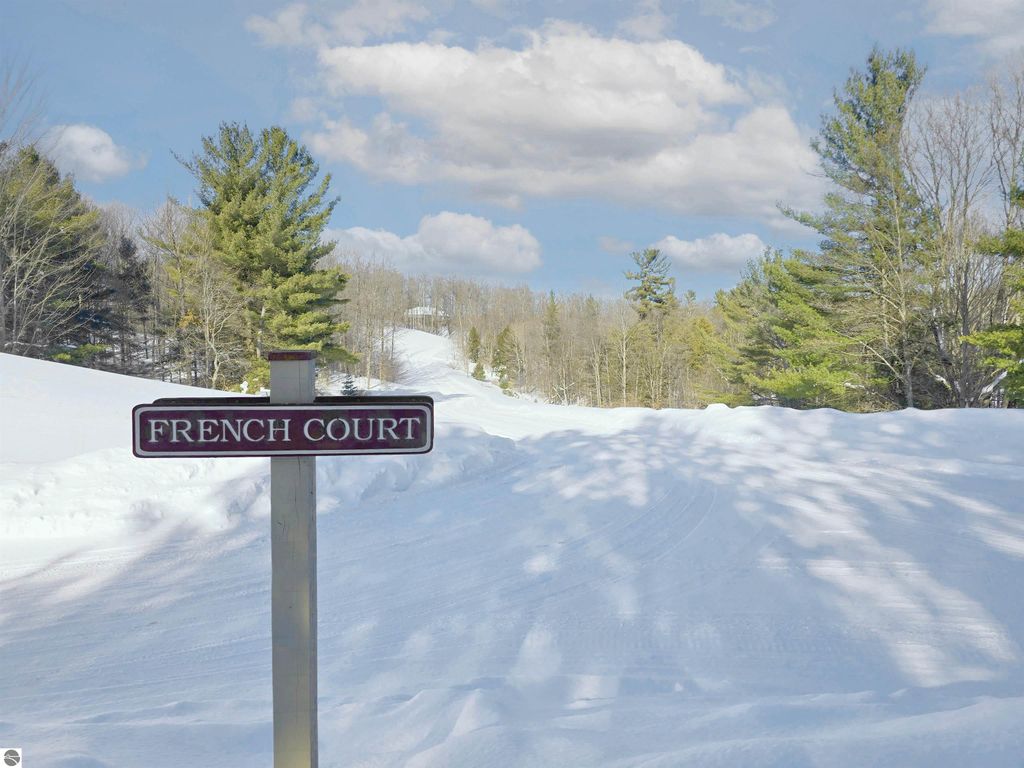 Image 6 of property listing at 11055 French Court, Williamsburg, MI 49690