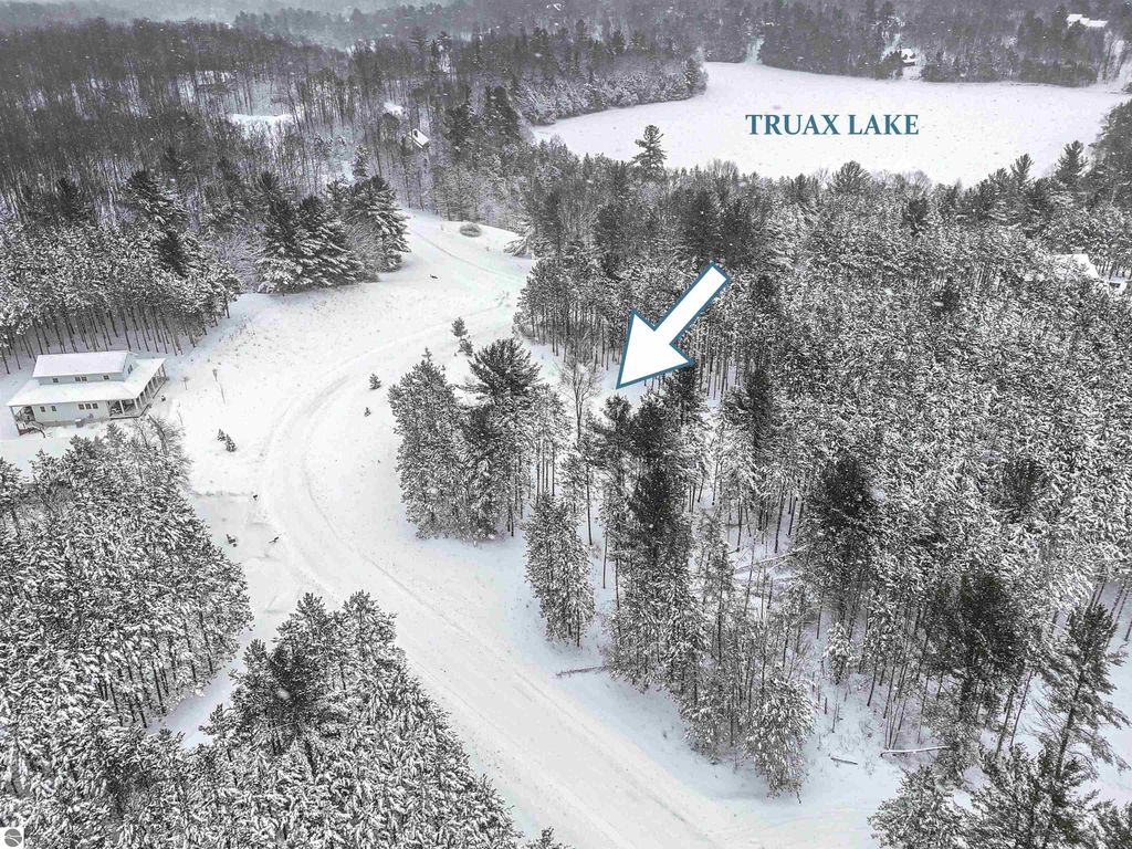 Image 8 of property listing at 11055 French Court, Williamsburg, MI 49690