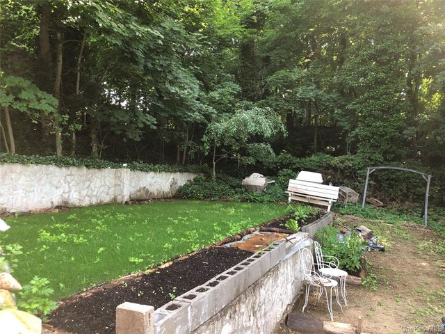 1673 Northern Boulevard, Roslyn, NY 11576