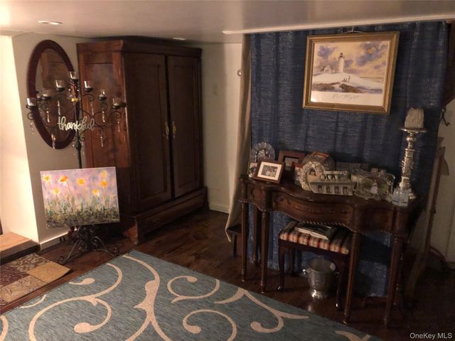 1673 Northern Boulevard, Roslyn, NY 11576