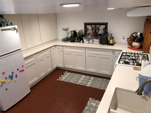 1673 Northern Boulevard, Roslyn, NY 11576