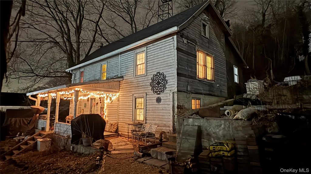1673 Northern Boulevard, Roslyn, NY 11576