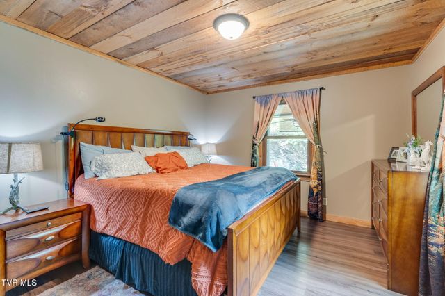556 Underwood Springs Branch Road, Bluff City, TN 37618