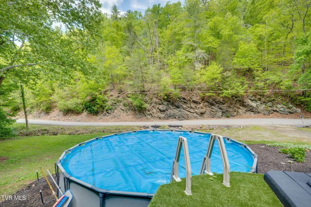 556 Underwood Springs Branch Road, Bluff City, TN 37618