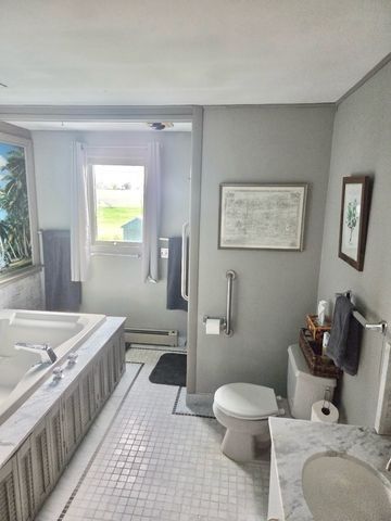 303 MIDDLE Road, Portsmouth, RI 02871