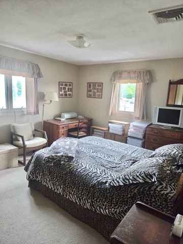 303 MIDDLE Road, Portsmouth, RI 02871