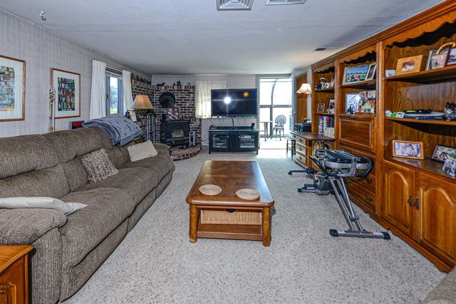 303 MIDDLE Road, Portsmouth, RI 02871