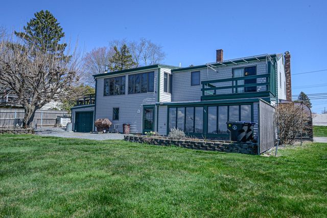 303 MIDDLE Road, Portsmouth, RI 02871