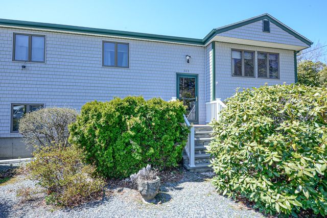 303 MIDDLE Road, Portsmouth, RI 02871