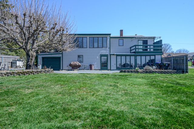 303 MIDDLE Road, Portsmouth, RI 02871