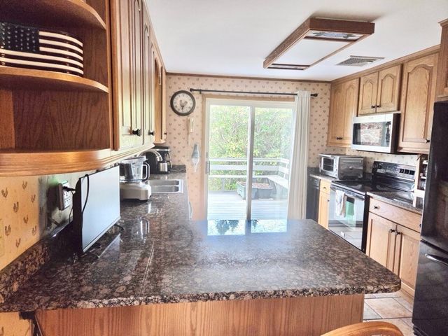 303 MIDDLE Road, Portsmouth, RI 02871