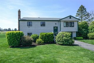 303 MIDDLE Road, Portsmouth, RI 02871
