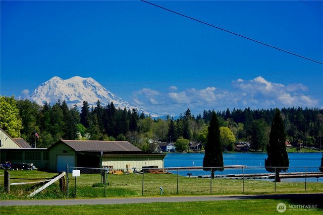 15807 Lawrence Place SE, Yelm, WA 98597
