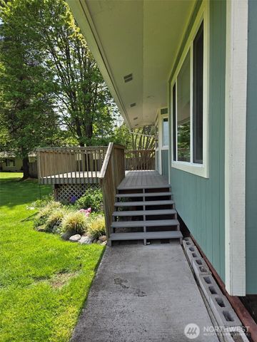 15807 Lawrence Place SE, Yelm, WA 98597