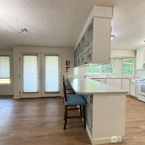 15807 Lawrence Place SE, Yelm, WA 98597