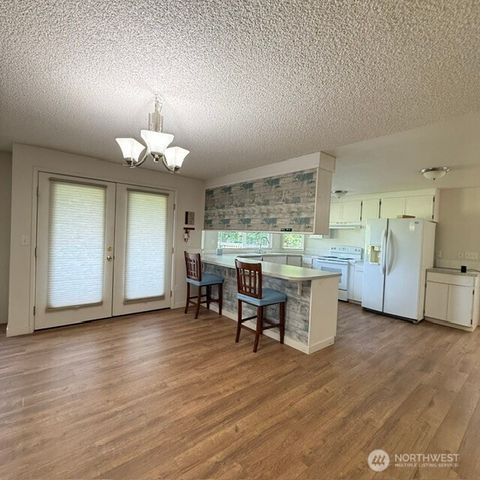 15807 Lawrence Place SE, Yelm, WA 98597
