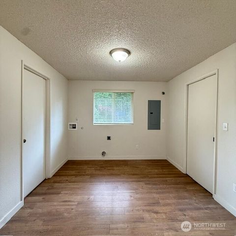 15807 Lawrence Place SE, Yelm, WA 98597