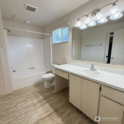 15807 Lawrence Place SE, Yelm, WA 98597