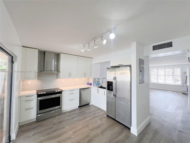 7847 SW 102nd Ln, Miami, FL 33156