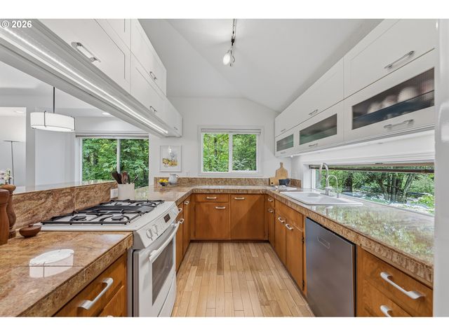 14485 RAINBOW Dr, Lake Oswego, OR 97035