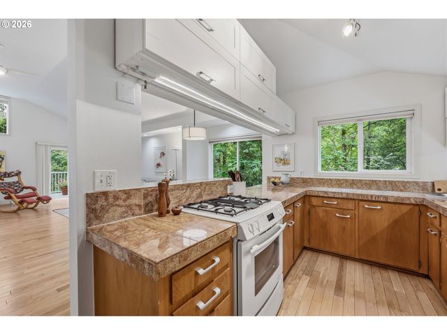 14485 RAINBOW Dr, Lake Oswego, OR 97035