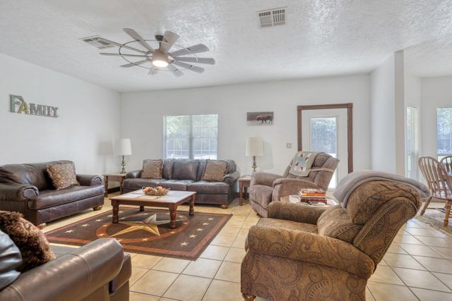 26 Woodland Hills Drive, Huntsville, TX 77320