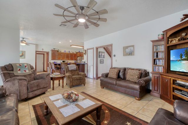 26 Woodland Hills Drive, Huntsville, TX 77320