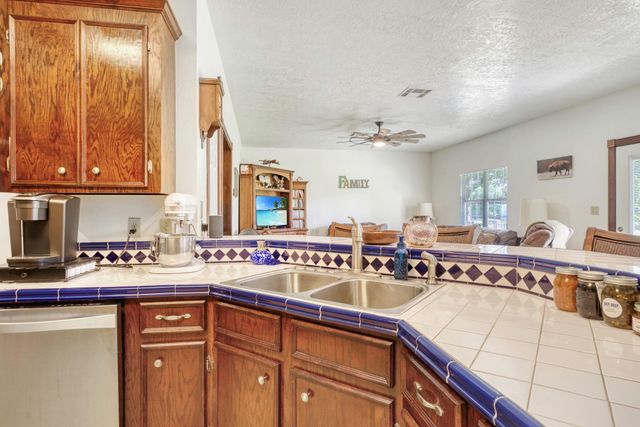 26 Woodland Hills Drive, Huntsville, TX 77320