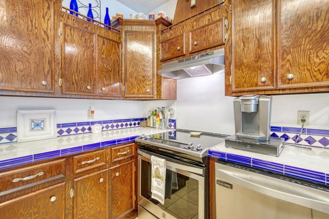 26 Woodland Hills Drive, Huntsville, TX 77320
