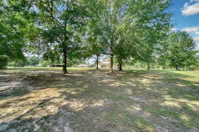 26 Woodland Hills Drive, Huntsville, TX 77320