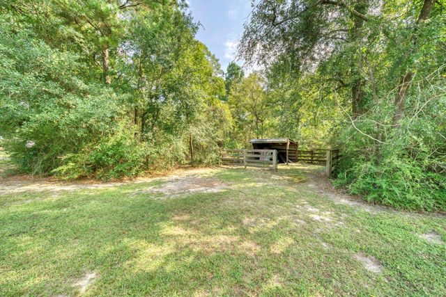 26 Woodland Hills Drive, Huntsville, TX 77320